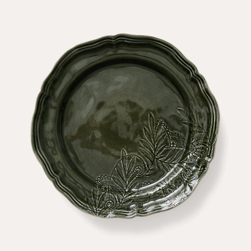 Dinner plate, shadow