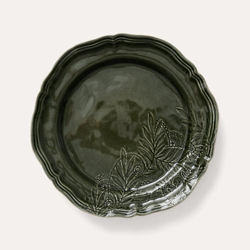 Dinner plate, shadow