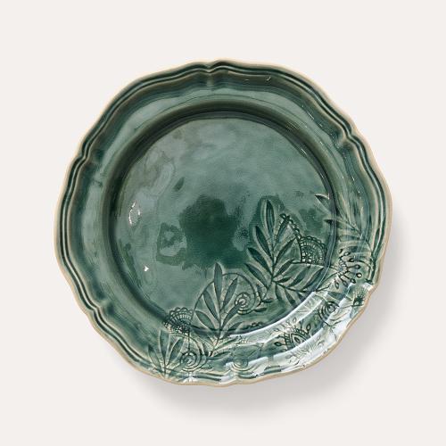 Dinner plate, dusk