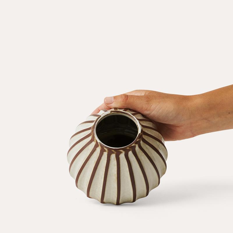 Salon small round vase, putty