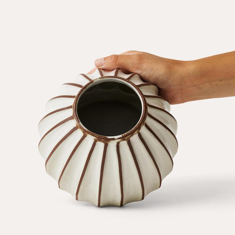 Salon large round vase, putty