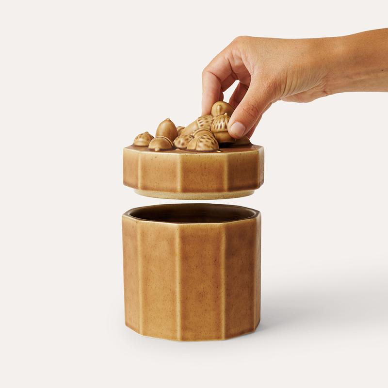 Scented candle acorn hazel/lemongrass