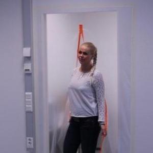 10048 är är en blixtlåsdörr  i modellen A-Profil med påsytt 6mm spiral- eller tandblixtlåsband med stopp i båda ändarna av blixtlåsbandet och innehar  måtten H: 220 cm, B: 120 cm och en tjocklek på 200Mμ