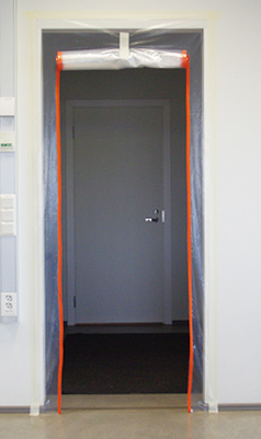 Blixtlåsdörr i 2xA modell med höjd på 220cm och bredd på 120cm och en tjocklek på 200 Mμ