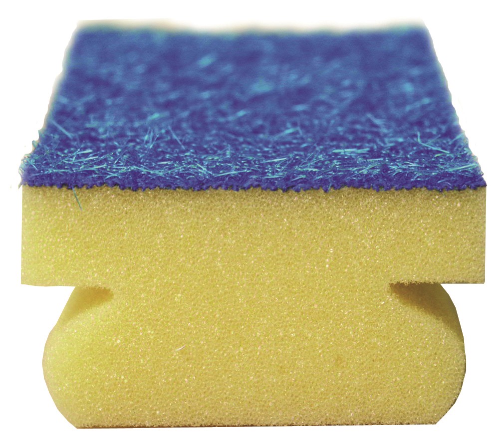 En greppvänlig skursvamp med blå skuryta innehållande 20% slipmedel och kan användas till reptåliga material|21004