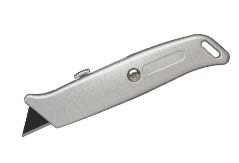 Universal mattkniv från Luna med två valmöjligheter för bladutstick, knappen på sidan för fast låsning och knappen på ovansidan med bladmagasin i handtaget