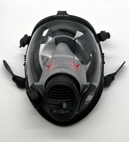FF-603 M7L är en fläktmatad helmask från Scott  3M med huvukok i gummi