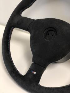 Klä airbagen med alcantara samt få airbag & tutsymbol