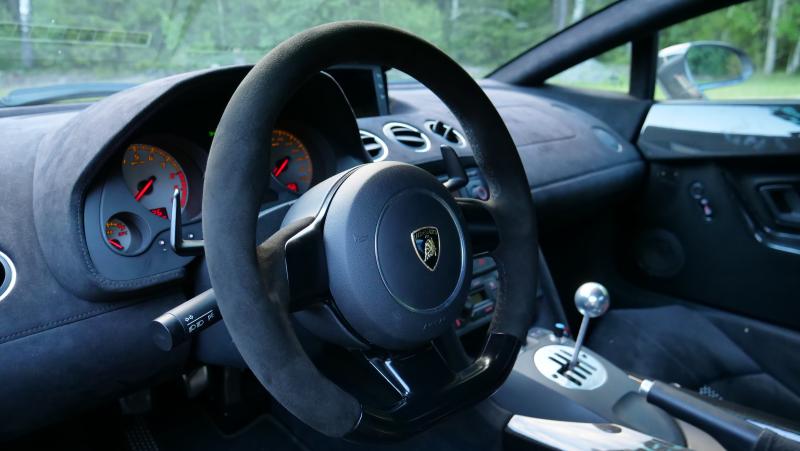 4. Ratt i alcantara, 9040 kolsvart