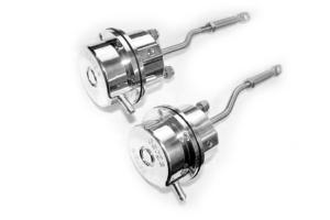 Justerbara wastegates för Lotus V8