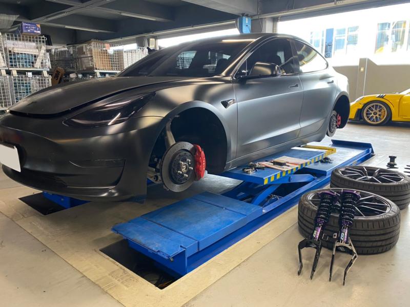 2. D2 Coilovers Sport TESLA MODEL 3 (4WD) (17~upp)