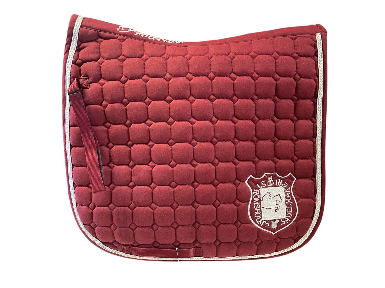 Strömsholms Sadelmakeri Team Schabrak Vinröd Full