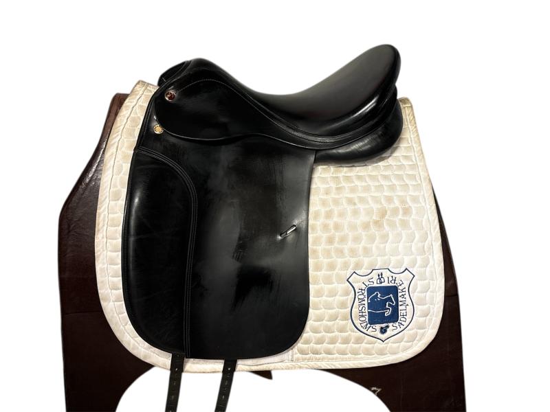 Prestige Hippos Dressage 17"/34