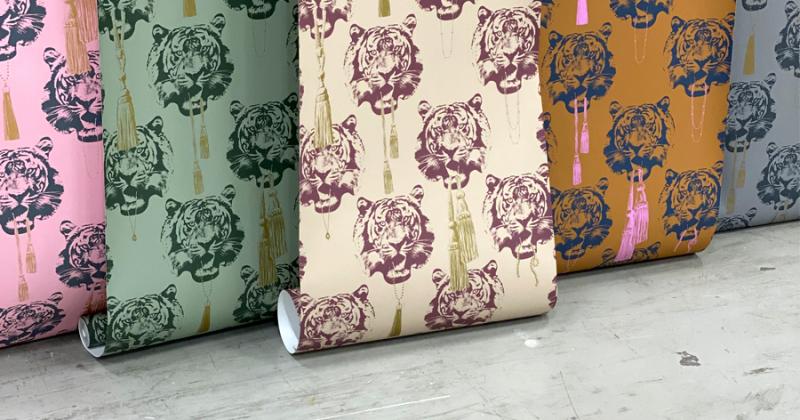 Studio Lisa Bengtsson design tapet tiger grön beige rosa grå senapsfärgad högkvalitet svensktillverkad exklusiv tapet
