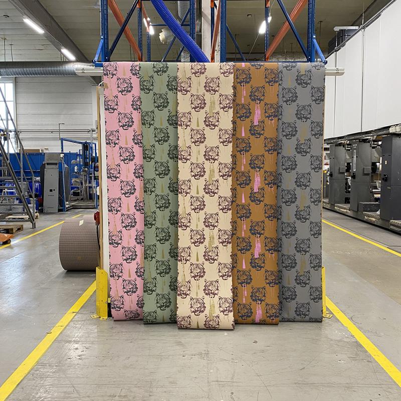 Studio Lisa bengtsson design tapet tiger grön beige rosa grå senapsfärgad högkvalitet svensktillverkad exklusiv tapet