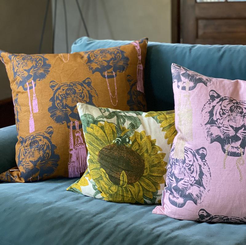 Studio Lisa Bengtsson design kuddar rosa senap tigerkudde och solros kudde