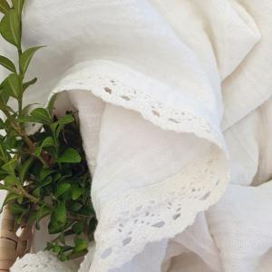 Crinkle swaddle lace white