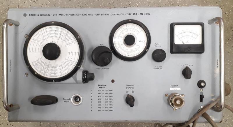 ROHDE & SCHWARZ UHF Signalgenerator typ SDR BN 41022