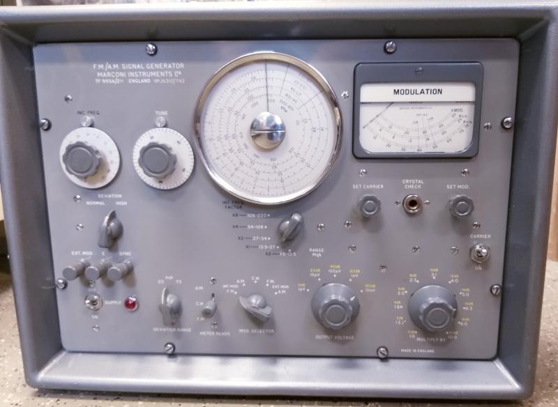 FM/AM signalgenerator  Macroni instruments TF 995A/2M