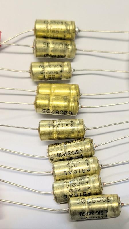 Kondensator 22uF 63V  10st liggande 