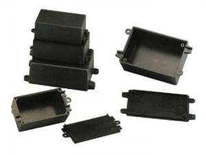 Plastlåda med monteringshål och kabelutgångar Svart, G1017