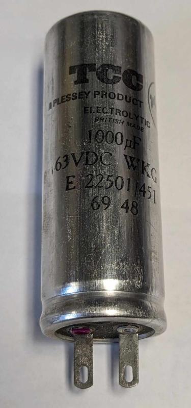 Condensatore Elettrolitico 1000uF 63V 105° Radiale In Alluminio 16x32mm Condensatore Elettrolitico 1000uF 63V 105° Radiale In Alluminio 16x32mm