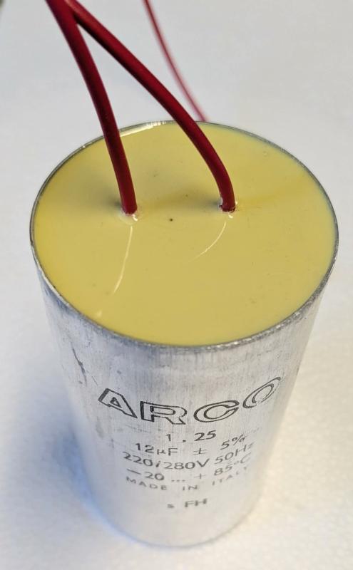 Kondensator 12uF 220/280V ARCO med kabel