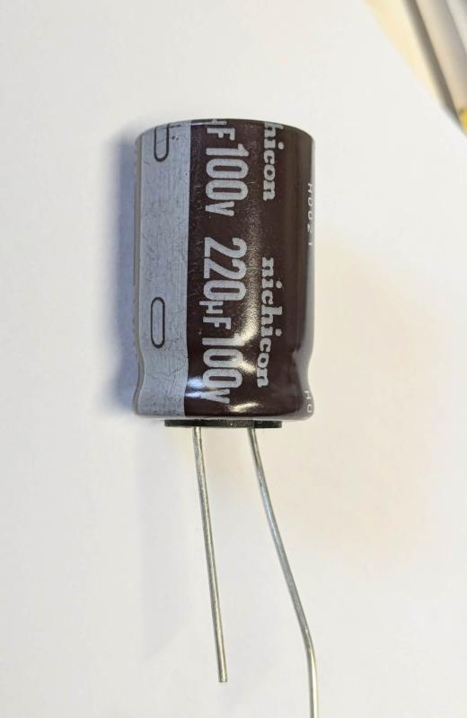Kondensator 220uF 100V  105 grader 
