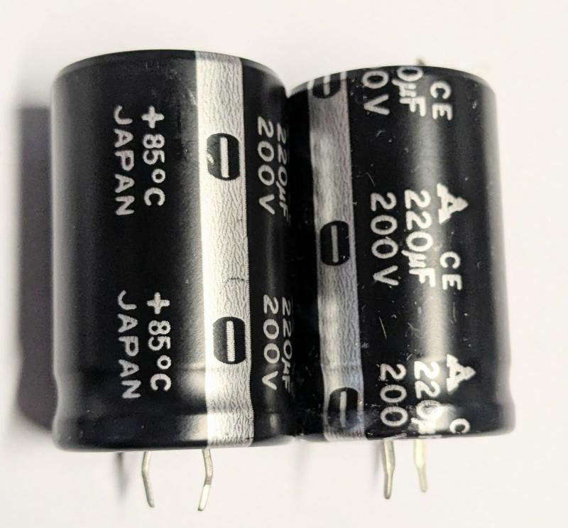 Kondensator 220uF 200V 