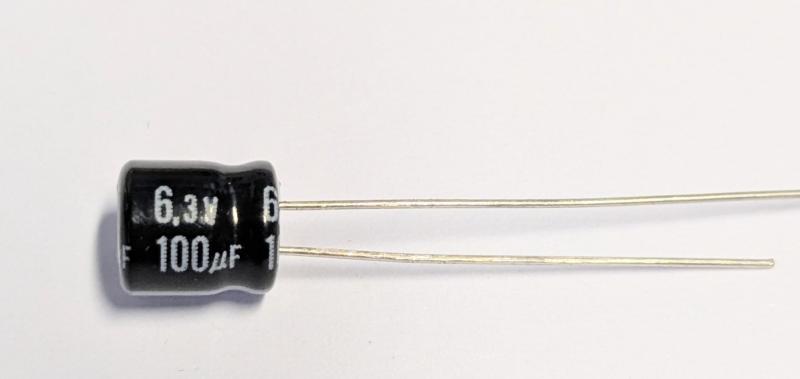 Kondensator 100uF 6.3V