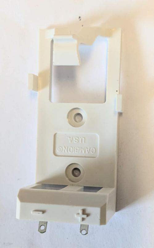 Batterihållare för 9V batteri med skruvfäste