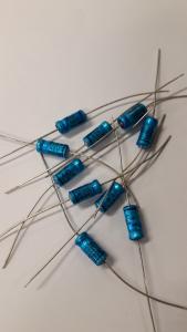 Kondensator 6,8 uF 40v Elektrolyt Axiell  Philips   ( 10st )