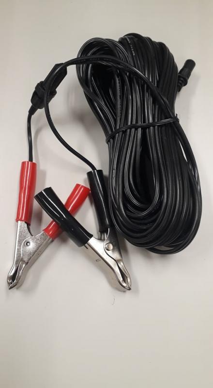 Krockodilklämmor med 10 Meter kabel samt säkringshållare.
