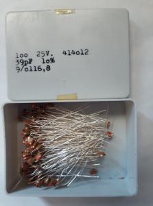 39pF 25V Keramisk kondesator ca 100 st i låda