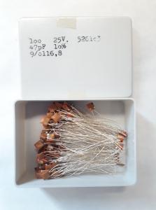 47pF 25V Keramisk kondesator ca 100 st i låda