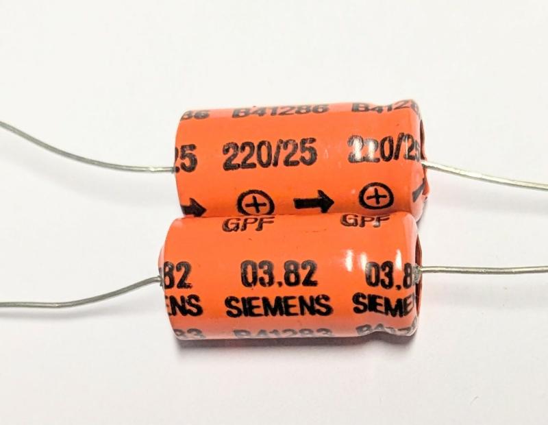 Kondensator 220uF 25V Siemens 