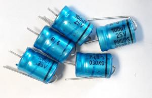 Kondensator 100uF 25V   5st