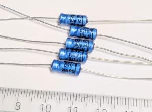 Kondensator 10uF 63V 5st