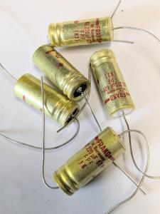 Kondensator 220uF 63V 5st liggande