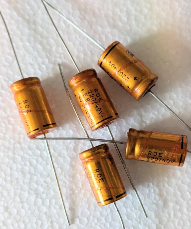 Kondensator 220uF 40V  5st liggande ROE