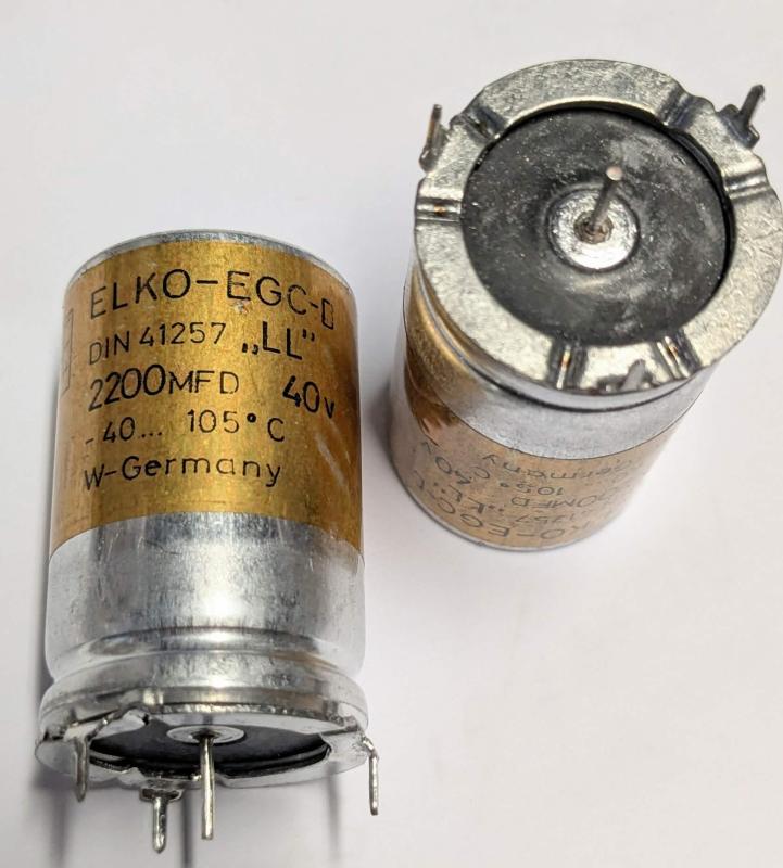 Kondensator 2200uF 40V med mittstift
