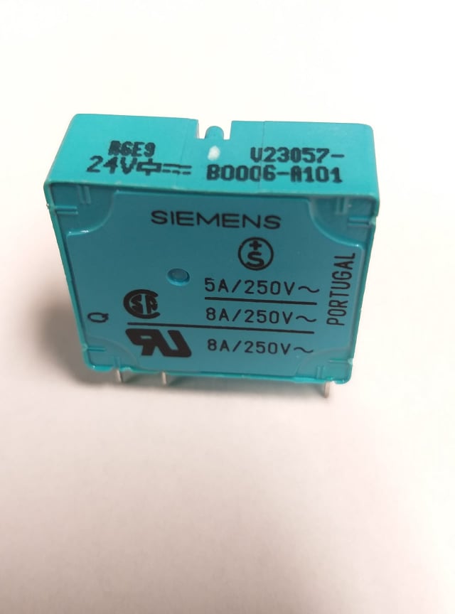 Relè Di Potenza Siemens V23057-B3006-A101 – 24V DC, 5 Pin, 5A 250V – Nuovo