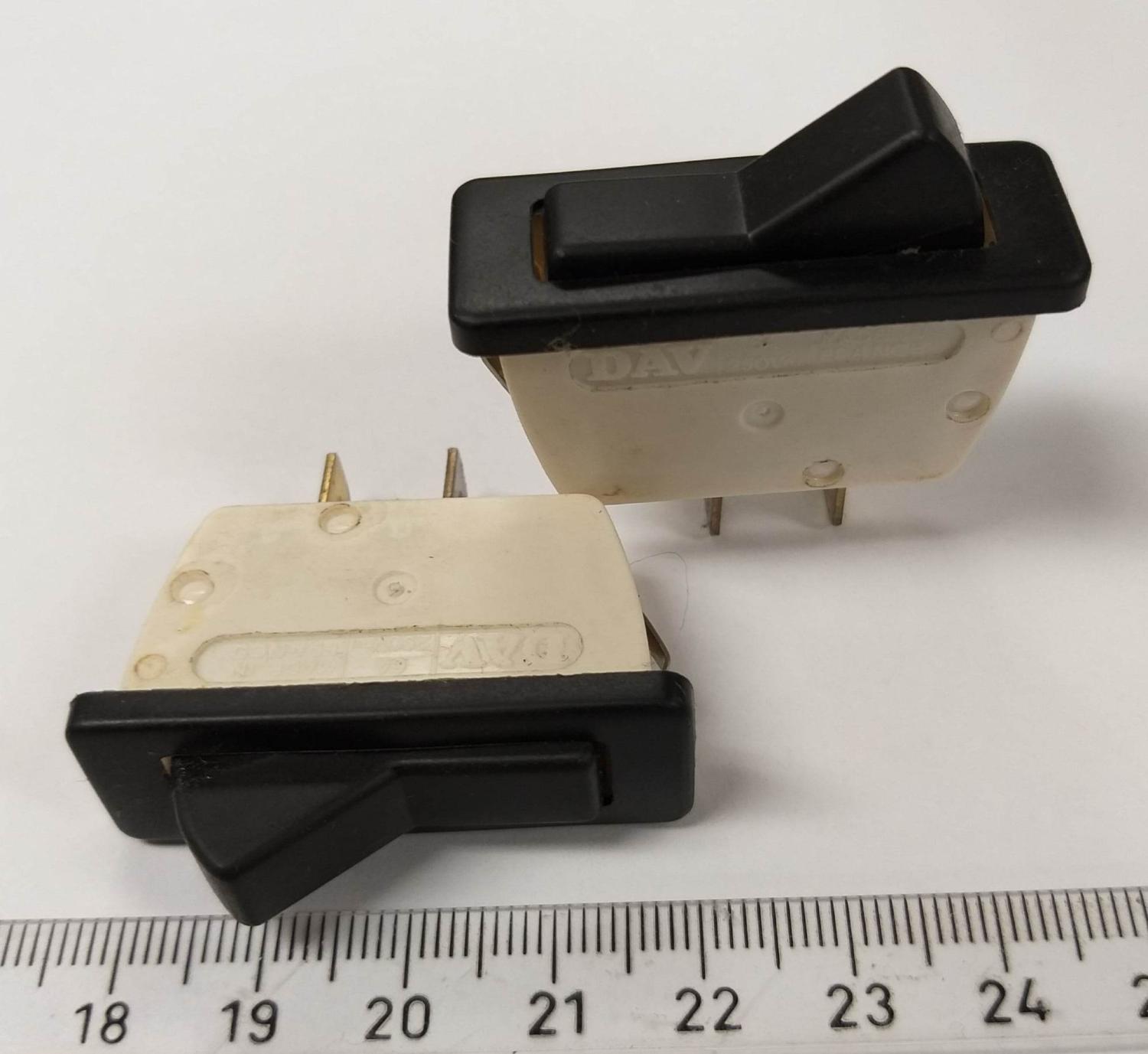 Marquardt 0045-1203 Kippschalter / Kipp-Schalter, 2-polig EIN / AUS, 6A / 250V Marquardt 0045-1203 Kippschalter / Kipp-Schalter, 2-polig EIN / AUS, 6A / 250V