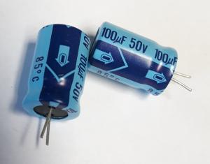 Kondensator 100uF 50V Elektrolyt    ( 2 st )