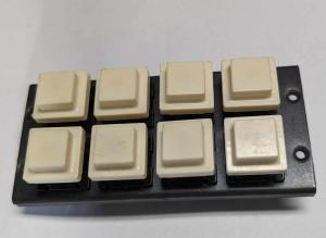 Panel i plåt med 8 knappar 2 x 4 