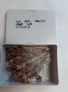 68pF 25V Keramisk kondesator  ca 100 st i låda