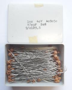 470pF 40V Keramisk kondesator ca 100 st i låda