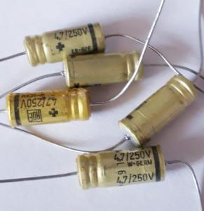 Kondensator 4,7uF 250V  5st