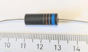 Kondensator 68nF -15% AX