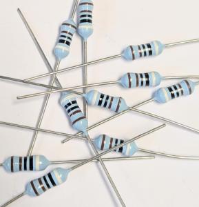 Motstånd 9K ohm  1%  10-Pack